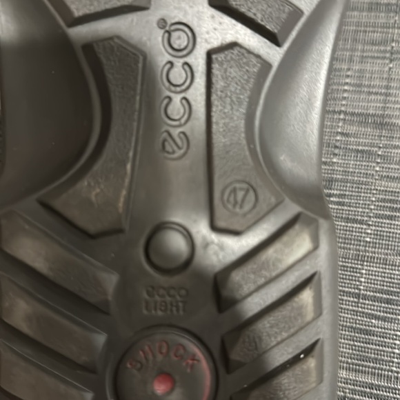 Rich brown tie ECCO Men’s shoes.  Dress up or casual look.  EUC size 47 - Picture 4 of 6